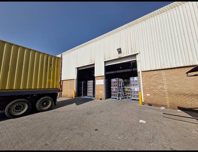 939M² WAREHOUSE TO LET IN JET PARK